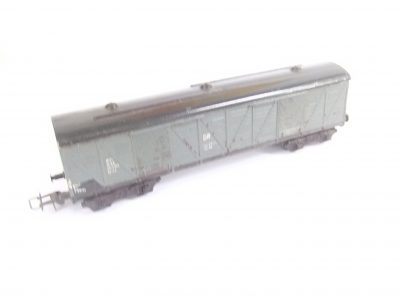 Piko alt HO 4-achs.LOWA Wagen gedeckt Ep.III