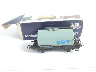 Piko HO 2-achsiger Kesselwagen OMV mit Bühne – Bild 3