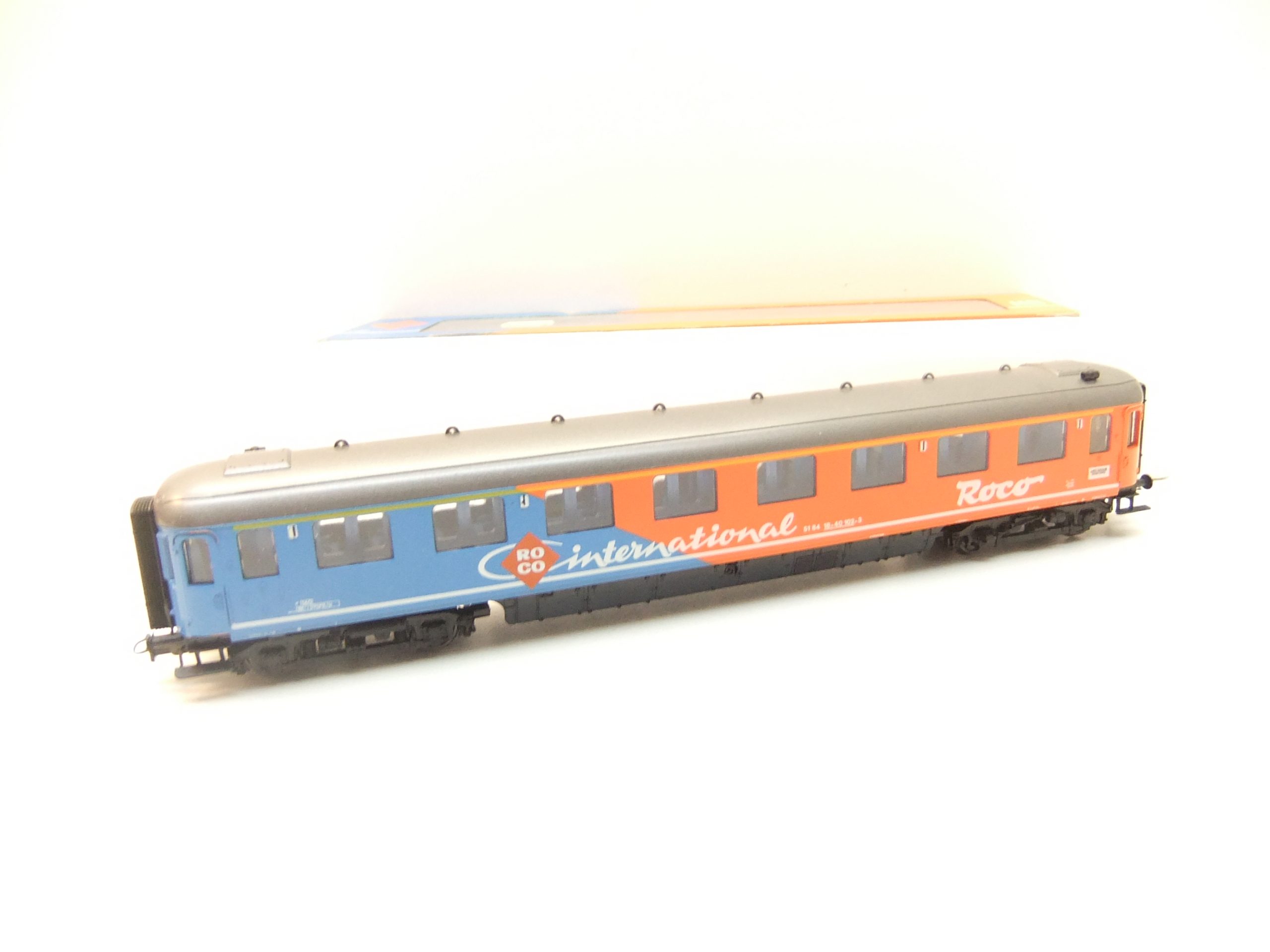 Roco 4218B HO 4-achs. D-Zugwagen 1.Kl. der NS (Sondermodell 25 Jahre Roco) – Bild 2