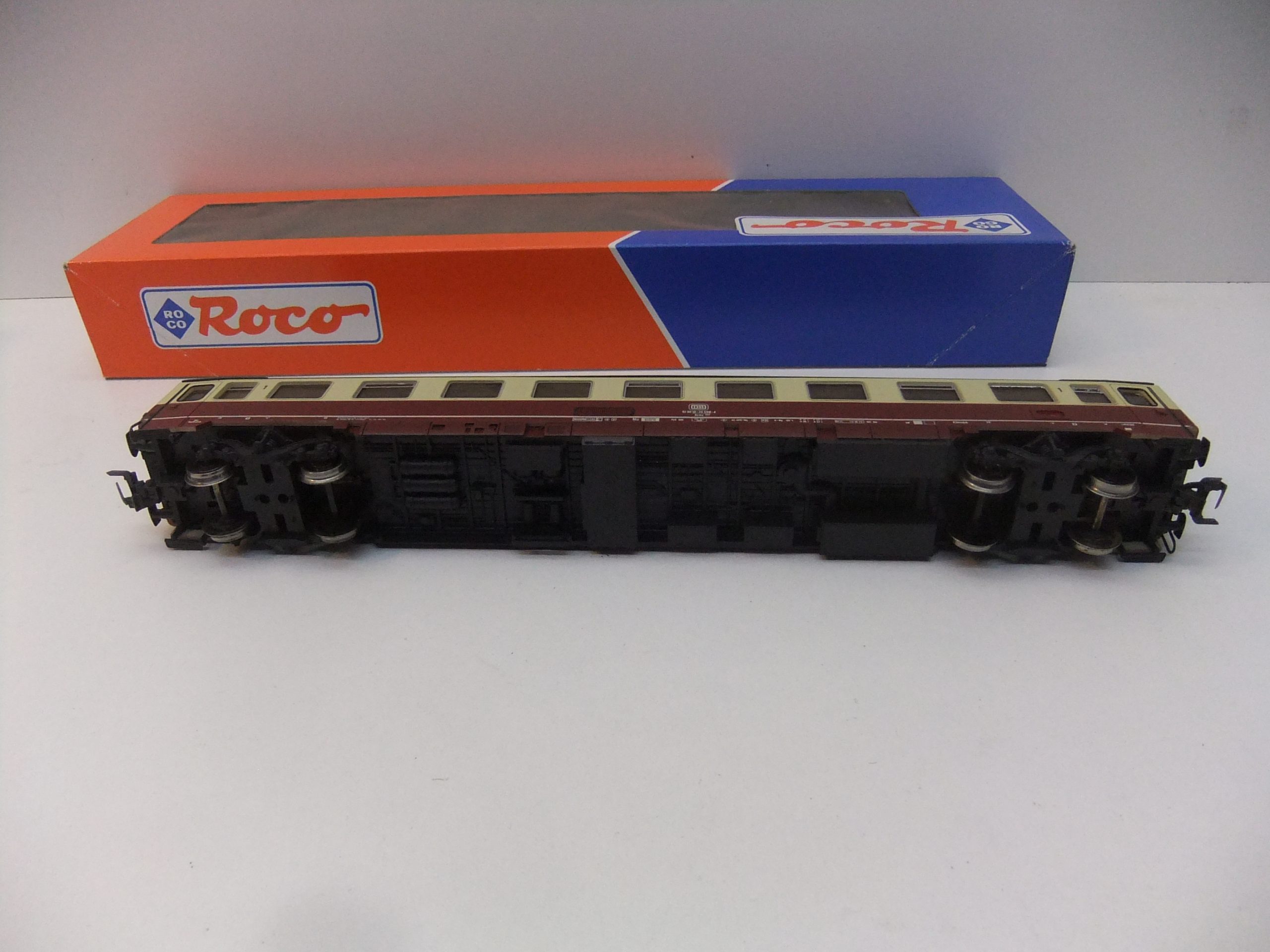 Roco 4267S HO 4-achs. TEE Großraumwagen 1. Kl. DB Ep.IV – Bild 3