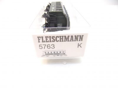 Fleischmann 5763K HO 3-achs. Abteilwagen 2.Kl. mit Traglastenabteil  DR EP.III – Bild 2