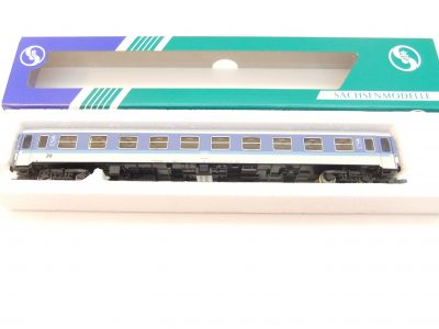 Sachsenmodelle 14406 HO 4-achs. Interregio-Wagen 1.Kl. DR "Halberstädter" LED Innenbeleuchtung