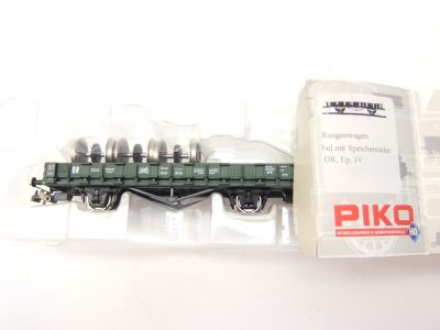 Piko  HO Rungenwagen DR Ep.IV  Beladen mit Speichenrädern  Werkswagen RAW Meiningen