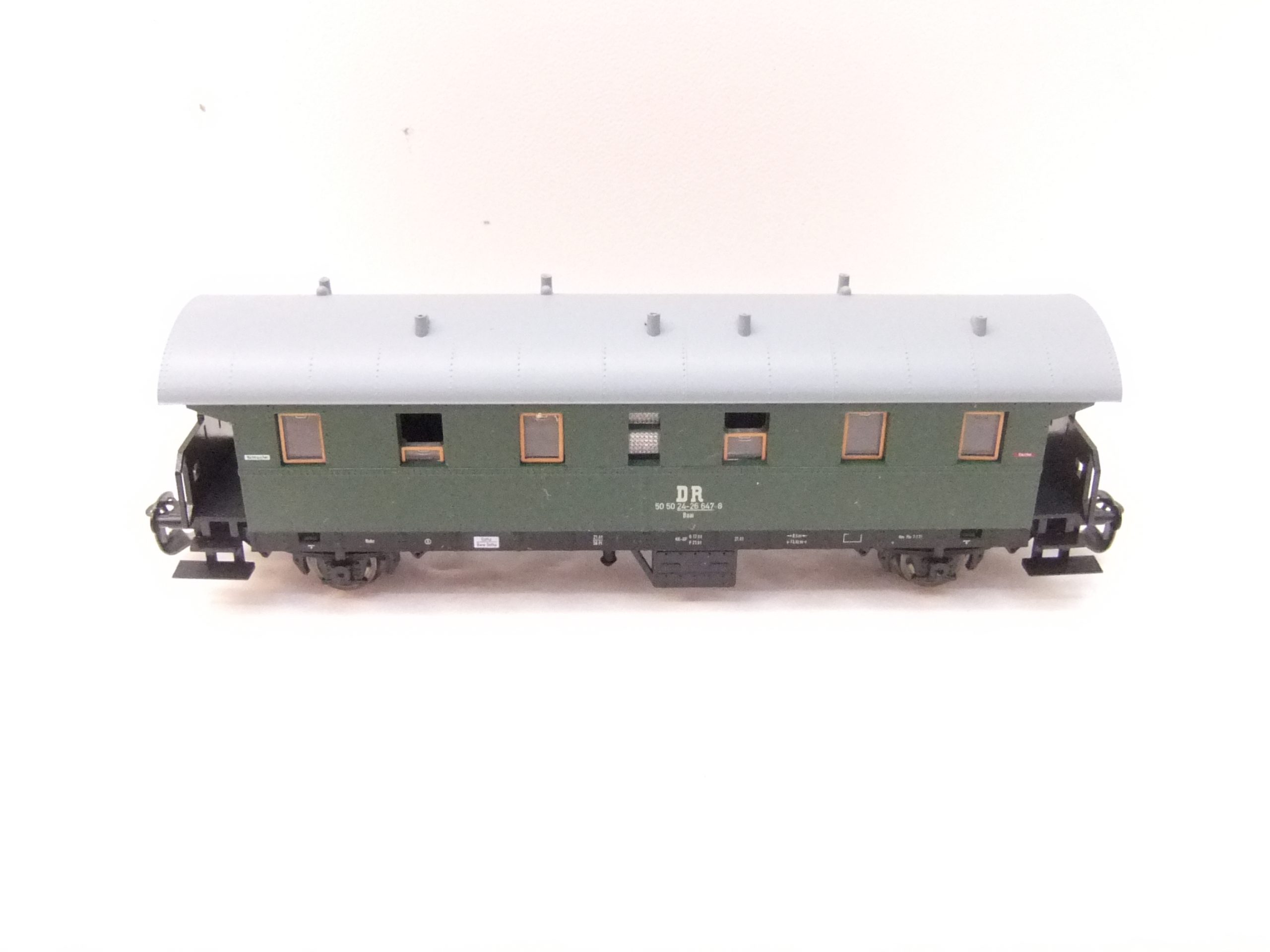 Tillig 13019 TT 2-achs. Personenwg. 2.Kl DR Ep.IV mit LED Innenbeleuchtung – Bild 2