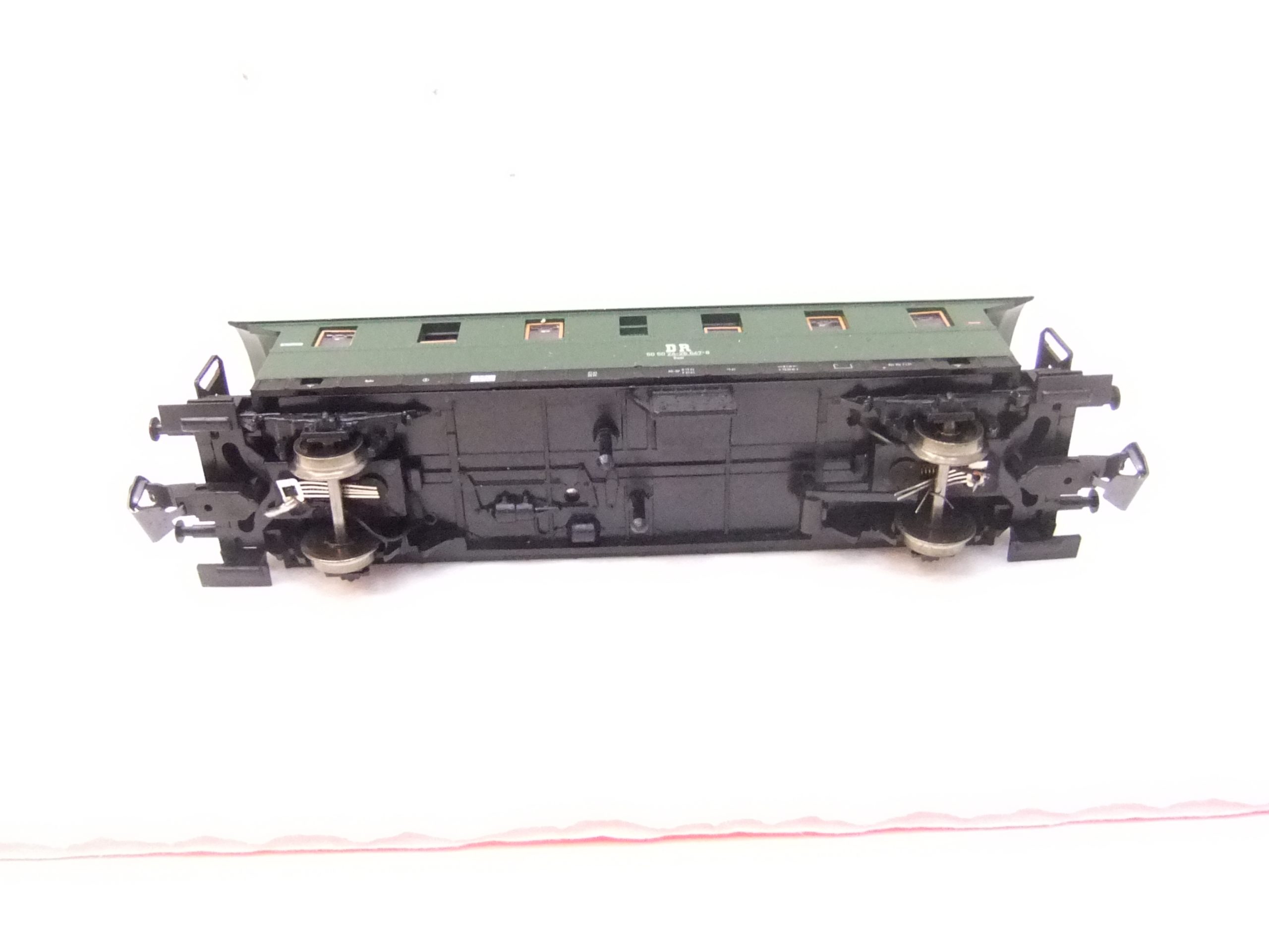 Tillig 13019 TT 2-achs. Personenwg. 2.Kl DR Ep.IV mit LED Innenbeleuchtung – Bild 3