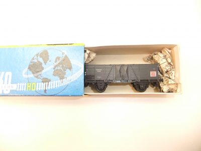 Piko HO  2-achs. O-Wagen Bauart Om21 "Synthesewerk Schwarzheide"