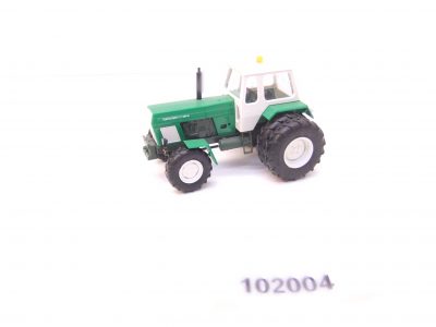 Busch HO Traktor  ZT 300 mit Zwillingsbereifung und Warnleuchte