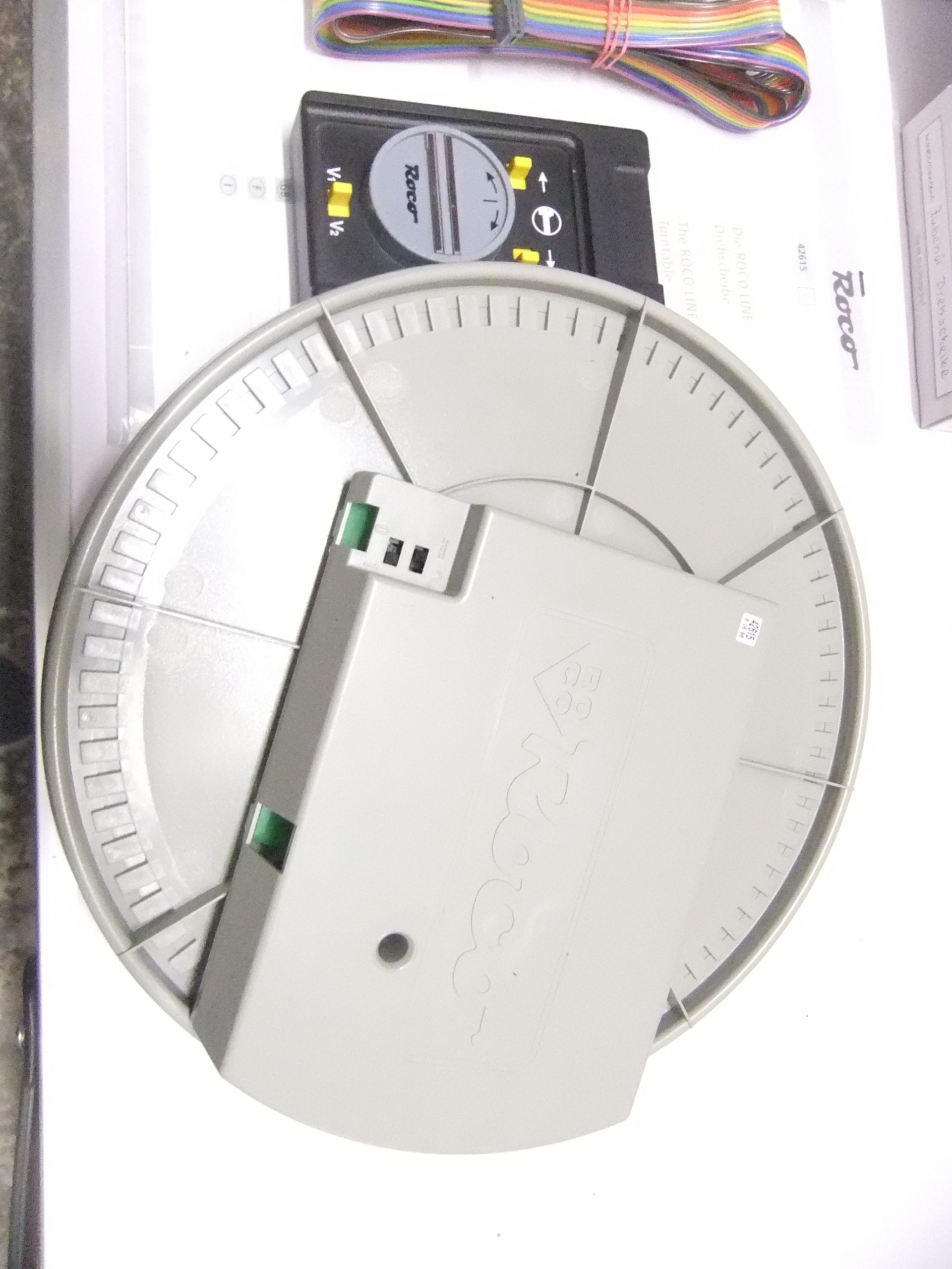 Roco 42615 HO Drehscheibe mit dreiständigen Lokschuppen von Faller – Bild 5