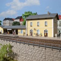 Auhagen 11369 HO Bahnhof „Plottensteim“