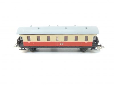 Zeuke/BTTB  TT  2-achs. Personenwagen Bi-30 DR/III 2.Kl.  rot-beige – Bild 2