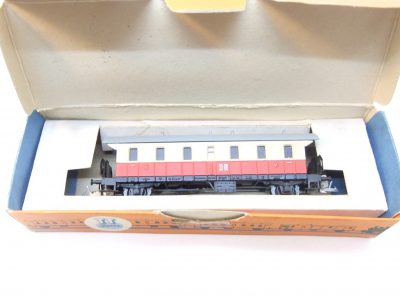 Zeuke/BTTB  TT  2-achs. Personenwagen Bi-30 DR/III 2.Kl.  rot-beige