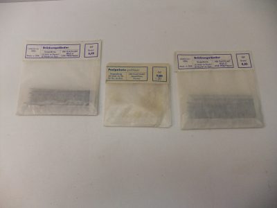 Piko/PGH Plauen HO/TT  2 Btl  Geländer   und  1 Btl  Postpakete