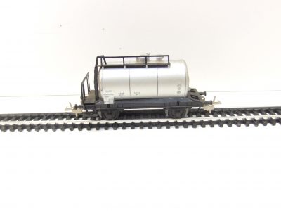 Zeuke/BTTB  TT  2-achs. Kesselwagen silber DR Ep.III
