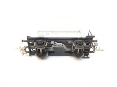 Zeuke/BTTB  TT  2-achs. Kesselwagen silber DR Ep.III – Bild 2