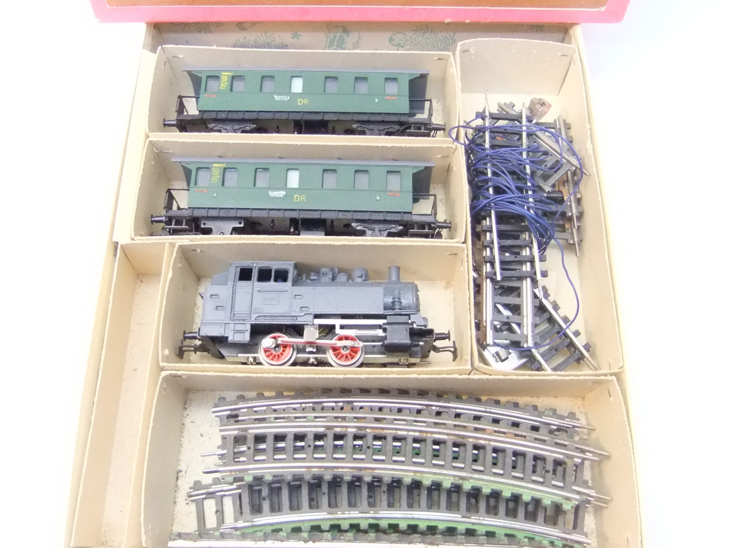 Piko HO Startpackung BR 80 mit 2 Personenwagen – Bild 4