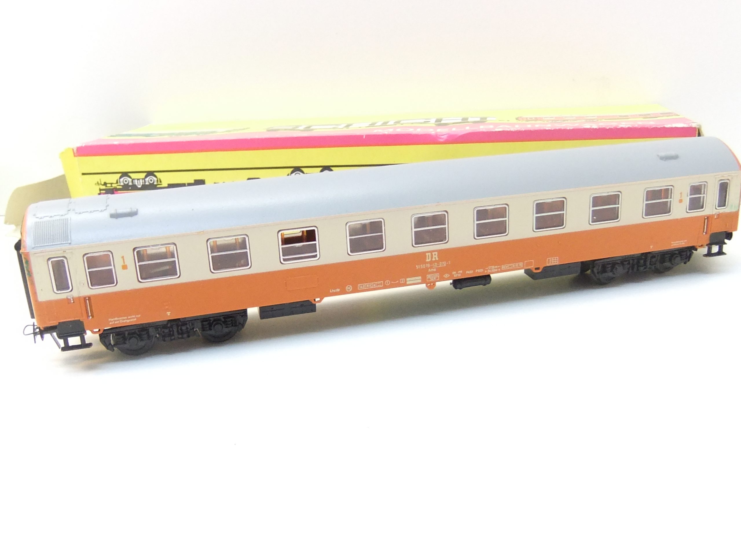 Piko/Schicht HO Y-D-Zugwagen DR 1.Kl. Ep.IV "Städteschnellexpress" – Bild 2