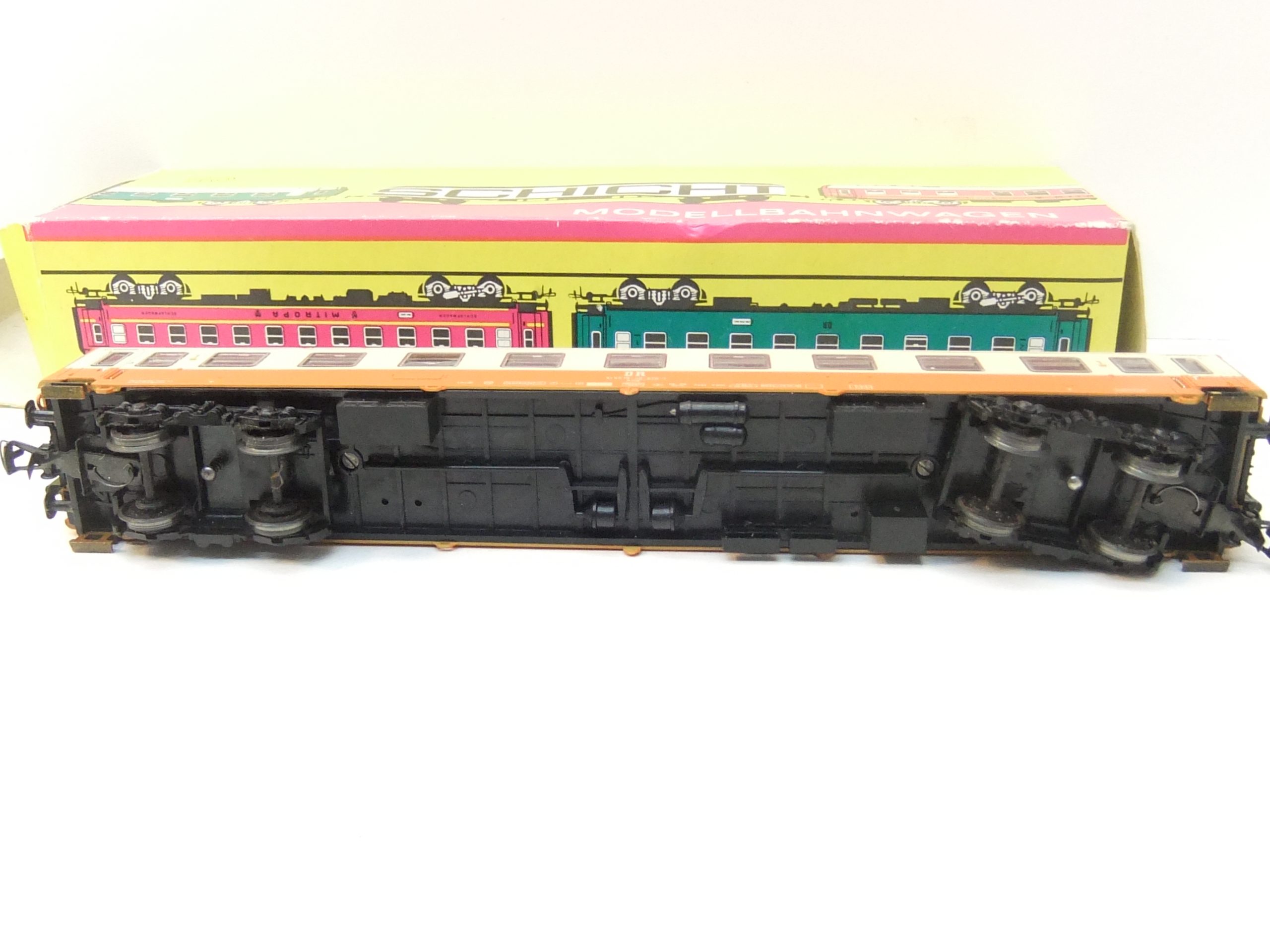 Piko/Schicht HO Y-D-Zugwagen DR 1.Kl. Ep.IV "Städteschnellexpress" – Bild 3