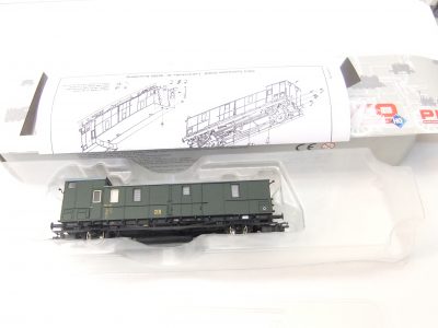 Piko  53151 HO 2-achs.Packwagen Pw14 DR Ep.III