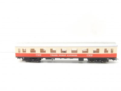 Piko HO 4-achs. Mod.Wagen als Trans Europ Express