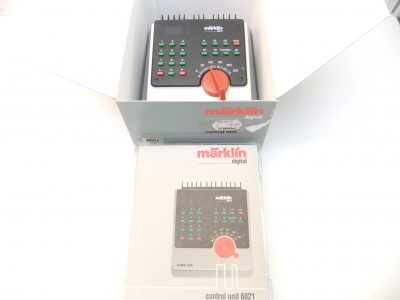 Märklin 6021 Control Unit Zentraleinheit mit eingebautem Fahrgerät.