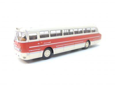 Brekina HO Stadtbus  Ikarus 66 zweifarbig – Bild 2