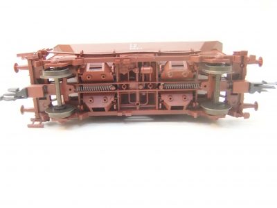 Roco 76576 HO Selbstentladewagen Bauart Fcs DR Ep.IV mit Ladegut – Bild 3
