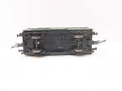 Piko HO 2-achs. G-Wg. franz. Bauart DR Ep.III  grün (Bahndienstwagen) – Bild 2