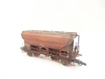 Roco 76171 HO Selbstentladewagen Bauart Fcs DR Ep.IV mit Ladegut