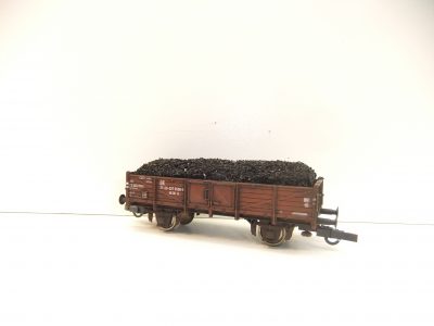 Roco HO 2-achs. O-Wagen DR Ep.IV mit Ladegut Kohle – Bild 2