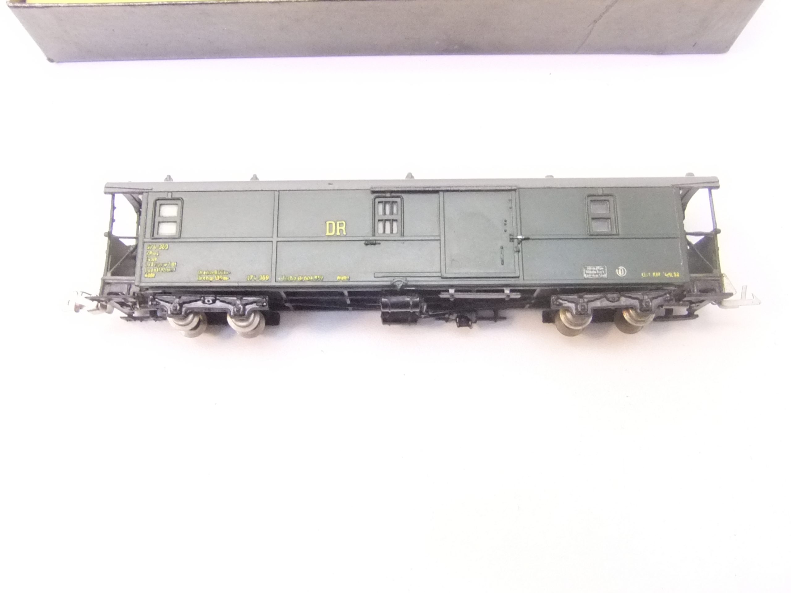 HERR HOm 4-achs. Schmalspur-Gepäckwagen DR Ep.III – Bild 3