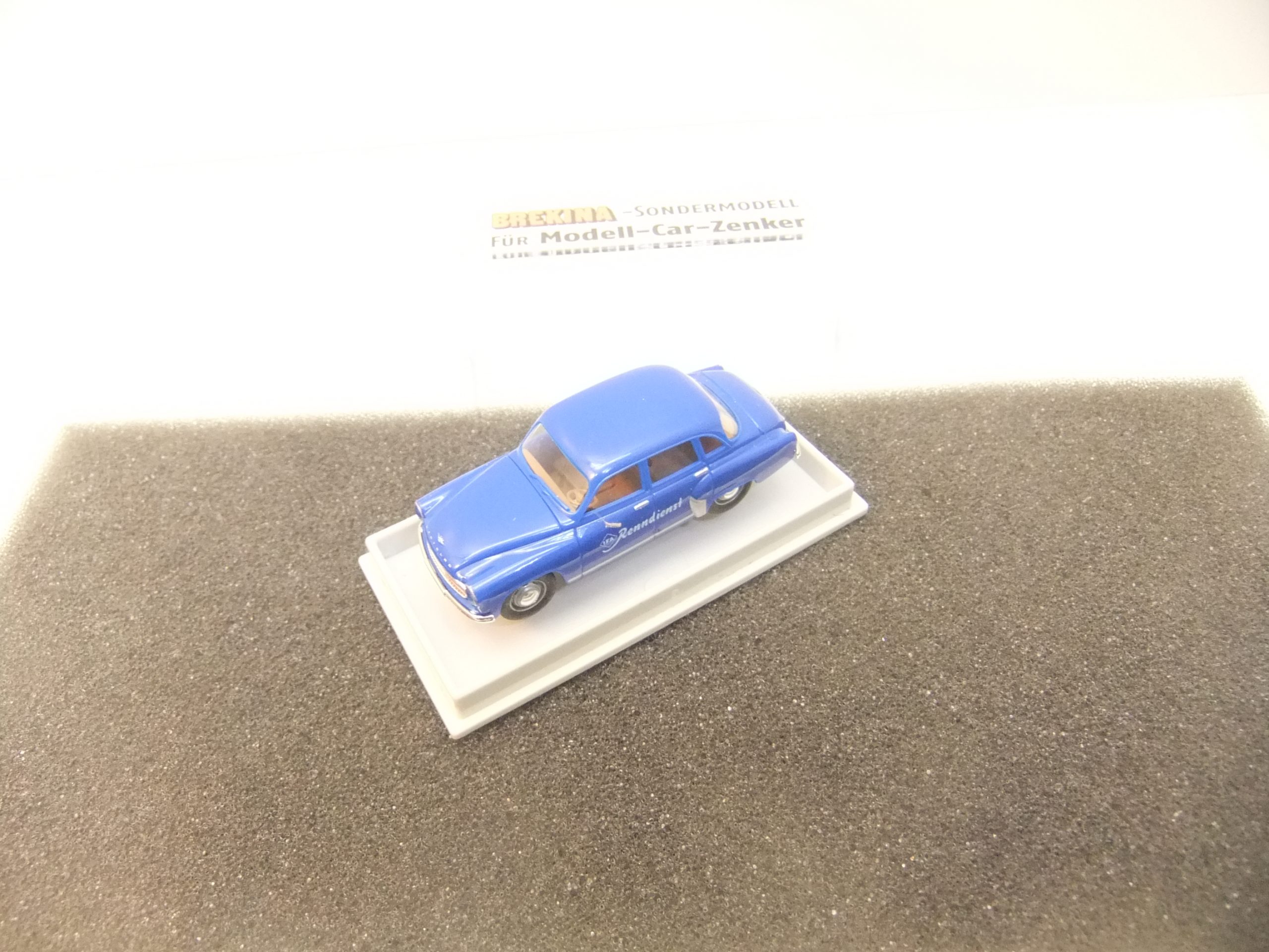 Brekina 27017 HO PKW Wartburg 311 "Renndienst"