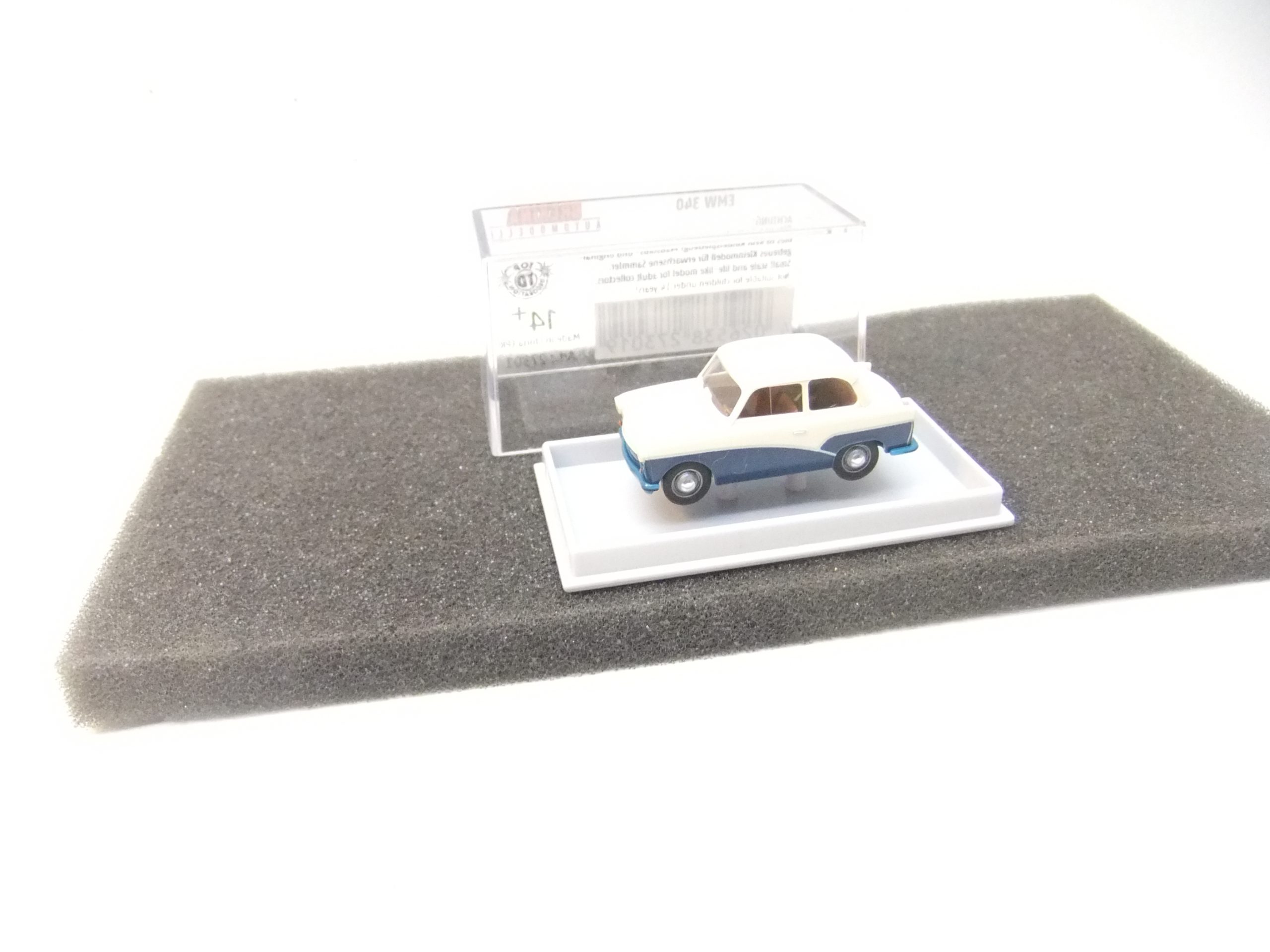 Brekina 27514 HO Trabant P 50 deLuxe blau/creme 1960
