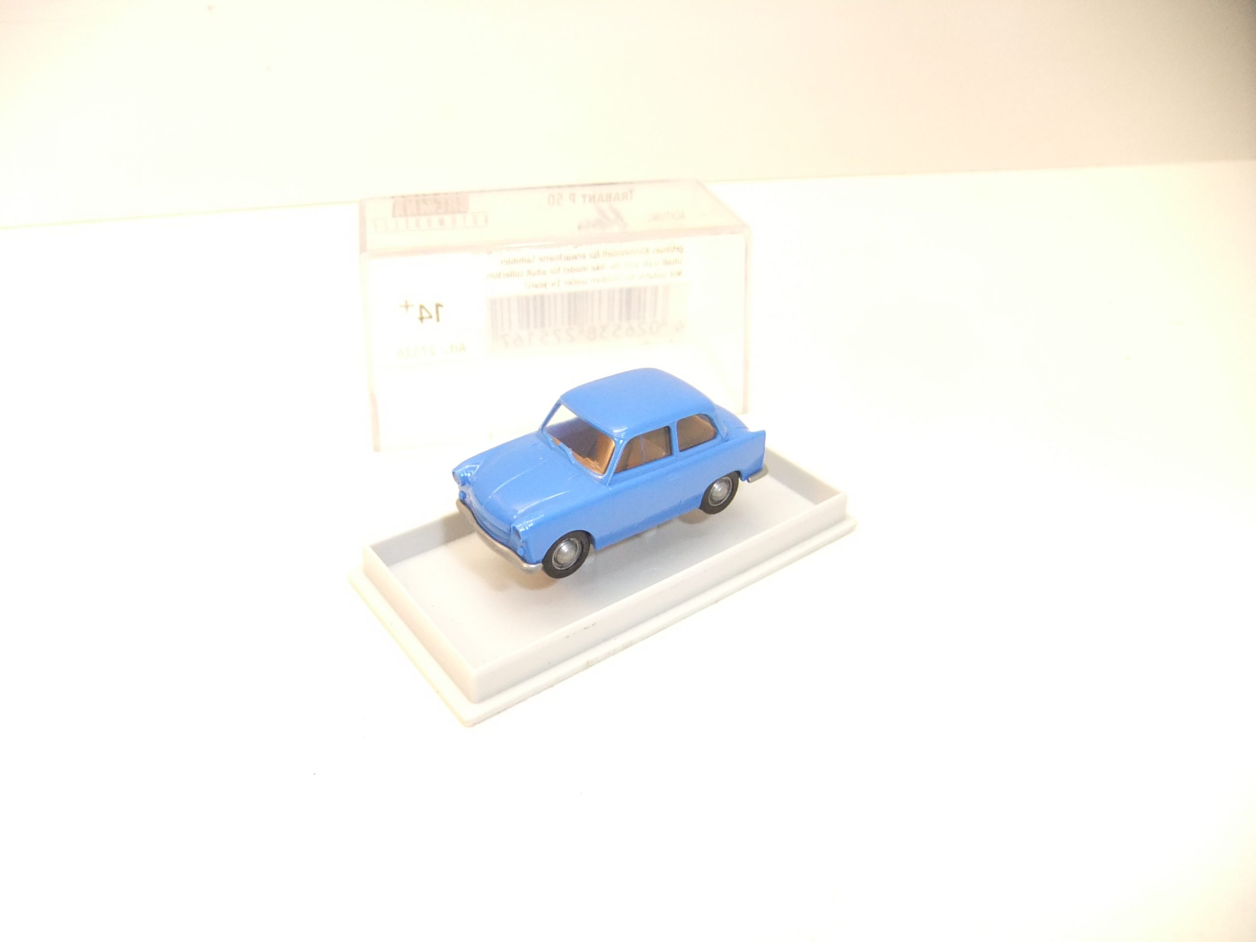 Brekina 27516 HO Trabant P 50 blau 1960