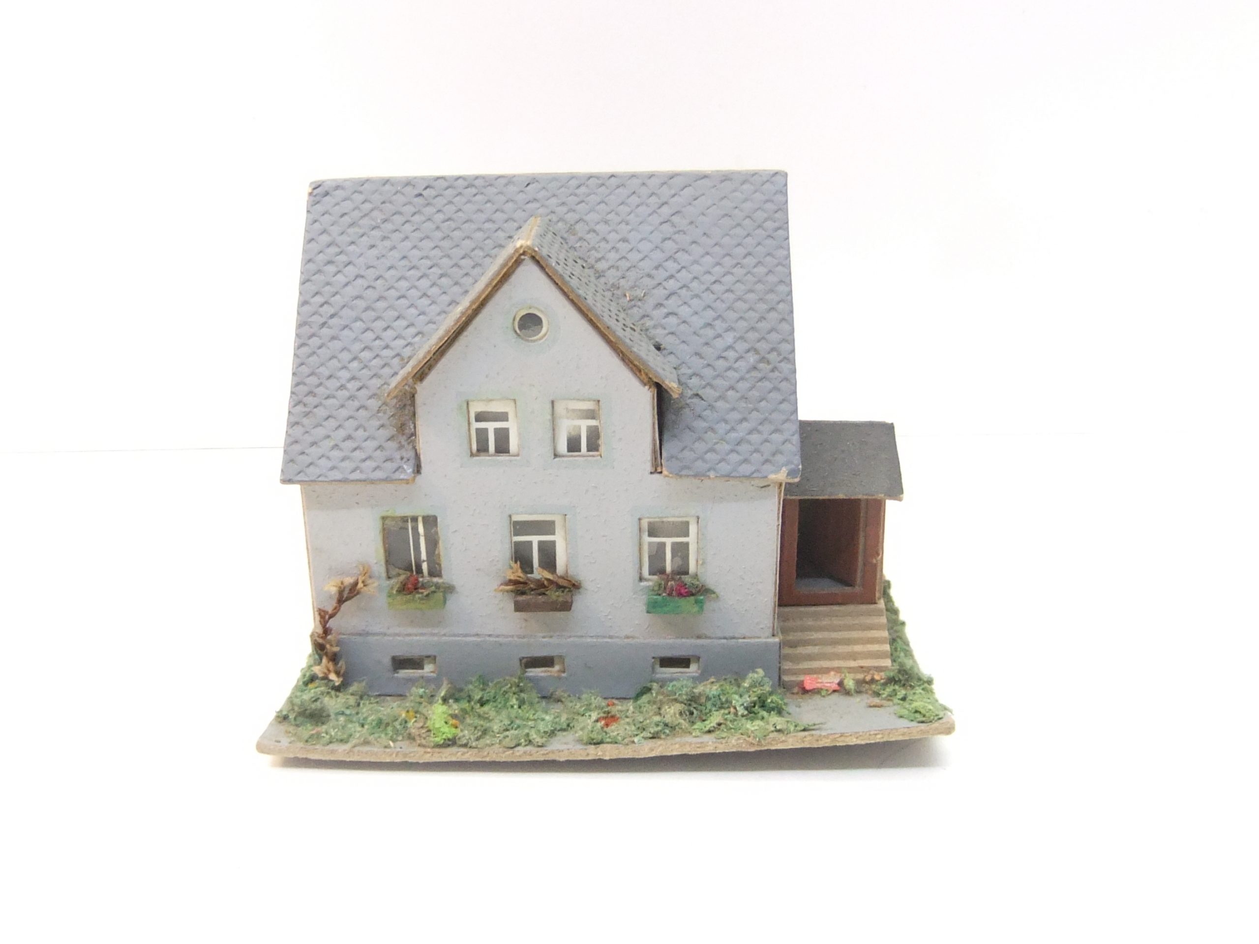 Auhagen HO/TT Ländliches Wohnhaus Fertigmodell-Pappbauweise