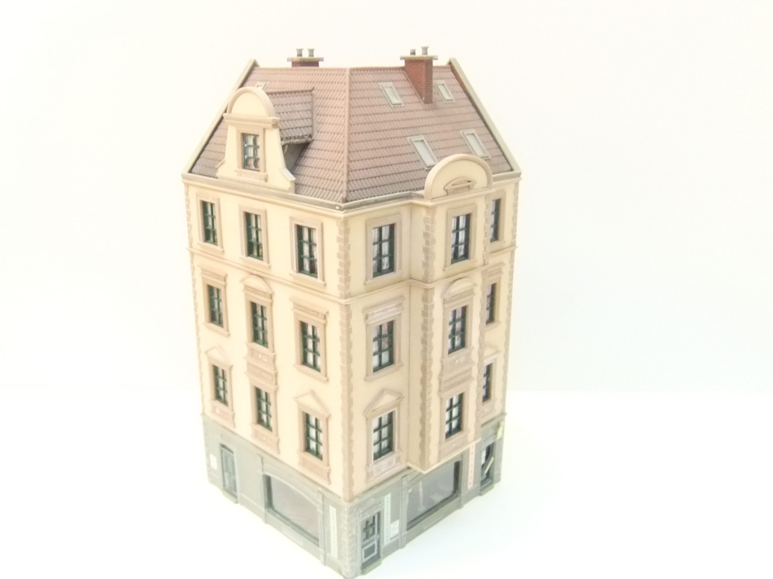 Faller HO Großes Eckhaus mit Ladengeschäft