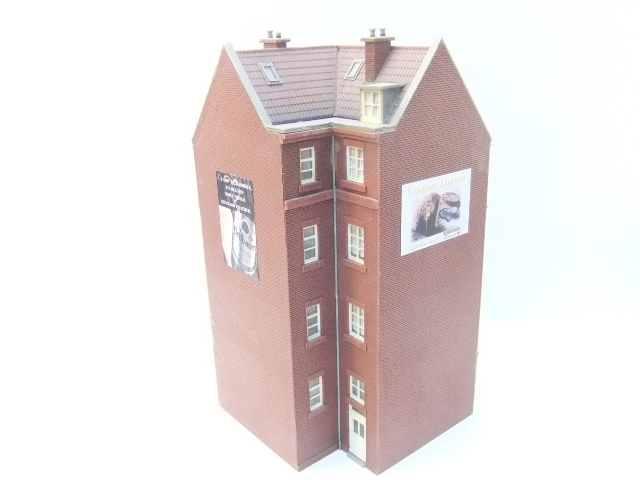 Faller HO Großes Eckhaus mit Ladengeschäft – Bild 2
