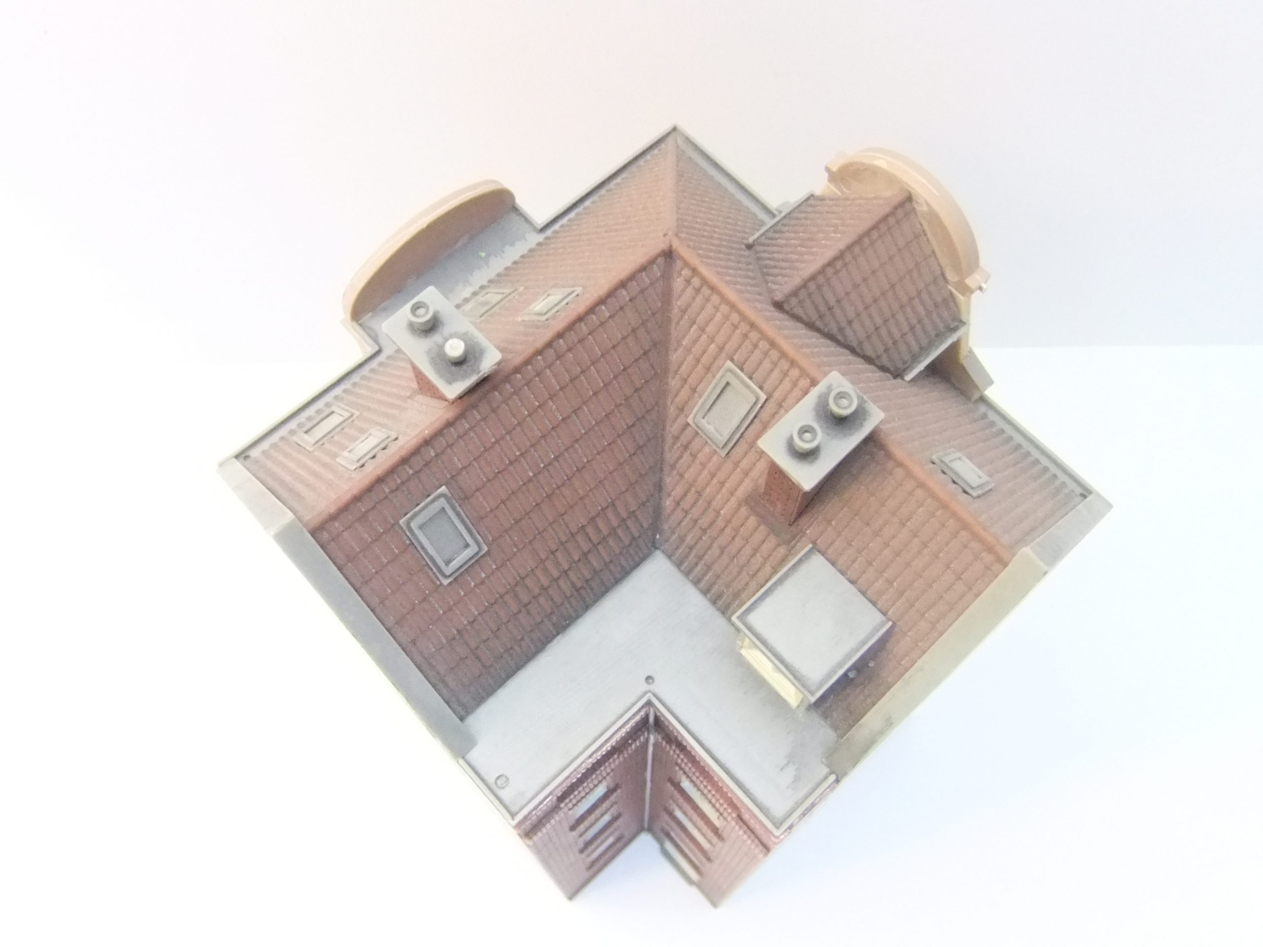 Faller HO Großes Eckhaus mit Ladengeschäft – Bild 3