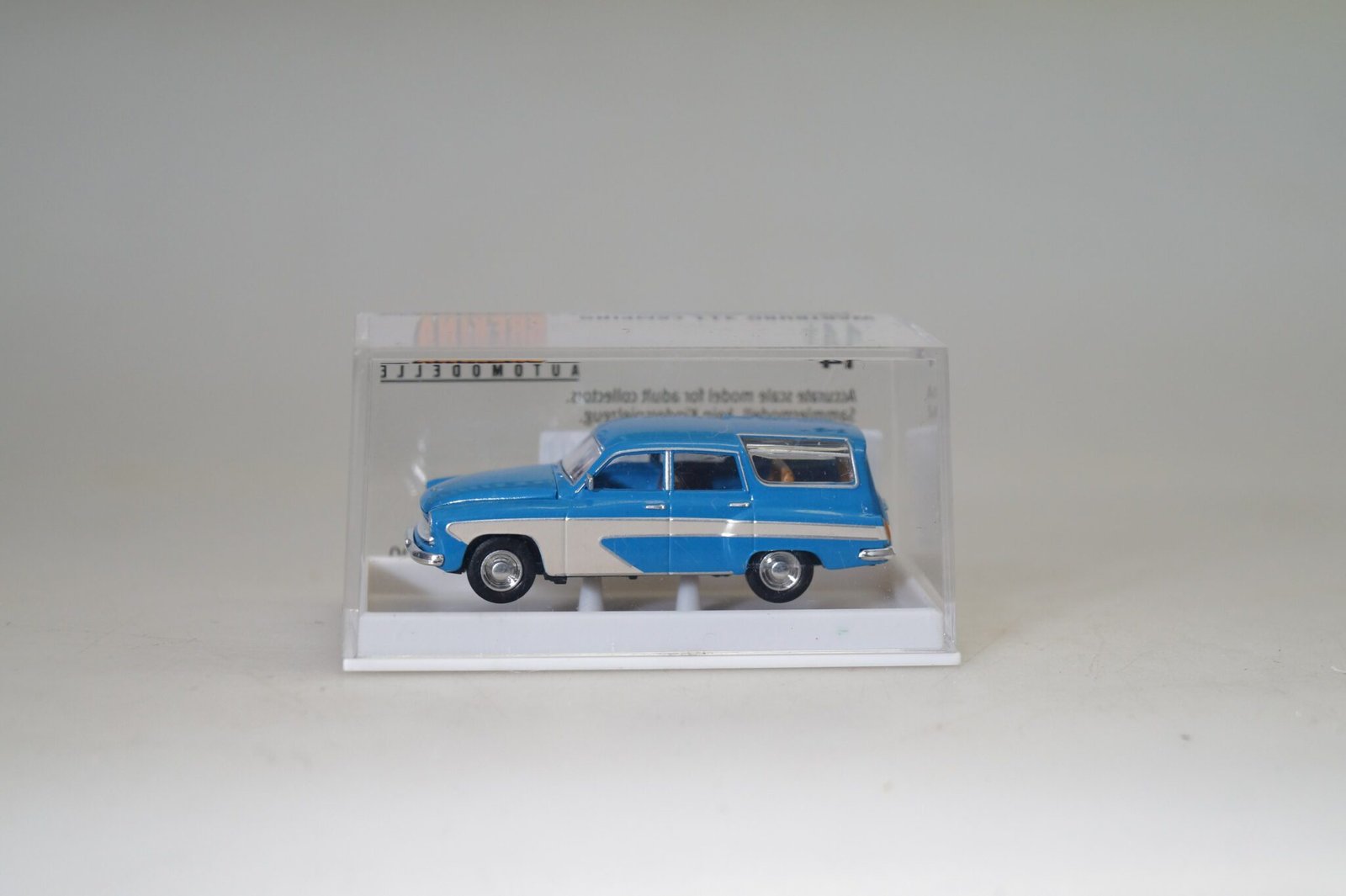 Brekina 27100 HO Wartburg 311 Camping de luxe