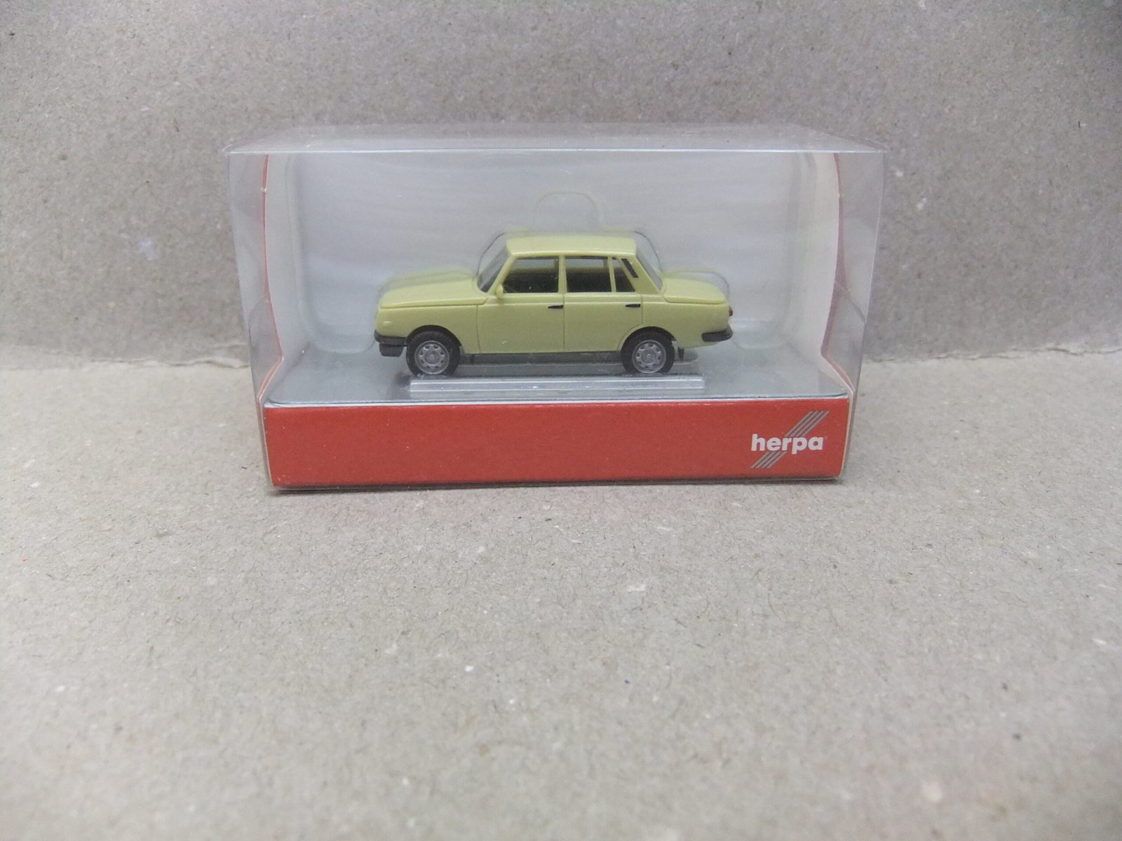 Herpa 022705 HO PKW Wartburg 353 85er Modell oliv – Bild 2