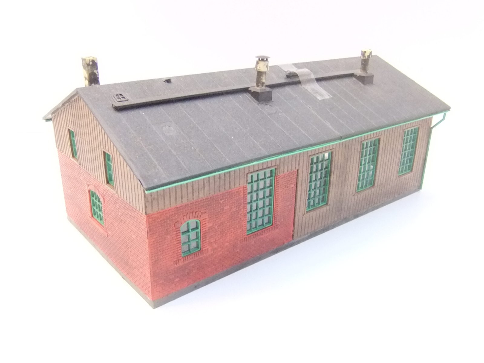 Mamos/Auhagen HO Fertigmodell 2-St.Lokschuppen – Bild 2