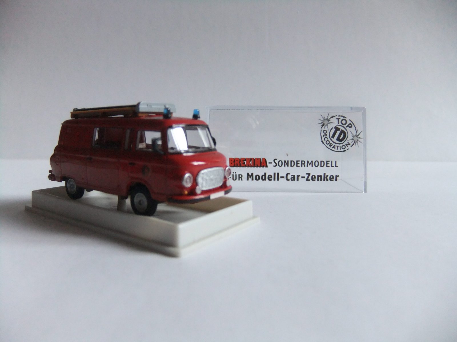 Brekina MCZ 03-118 HO IFA Barkas B1000 Kleinlöschfahrzeug NVA Sonderserie Modell-Car Zenker – Bild 2