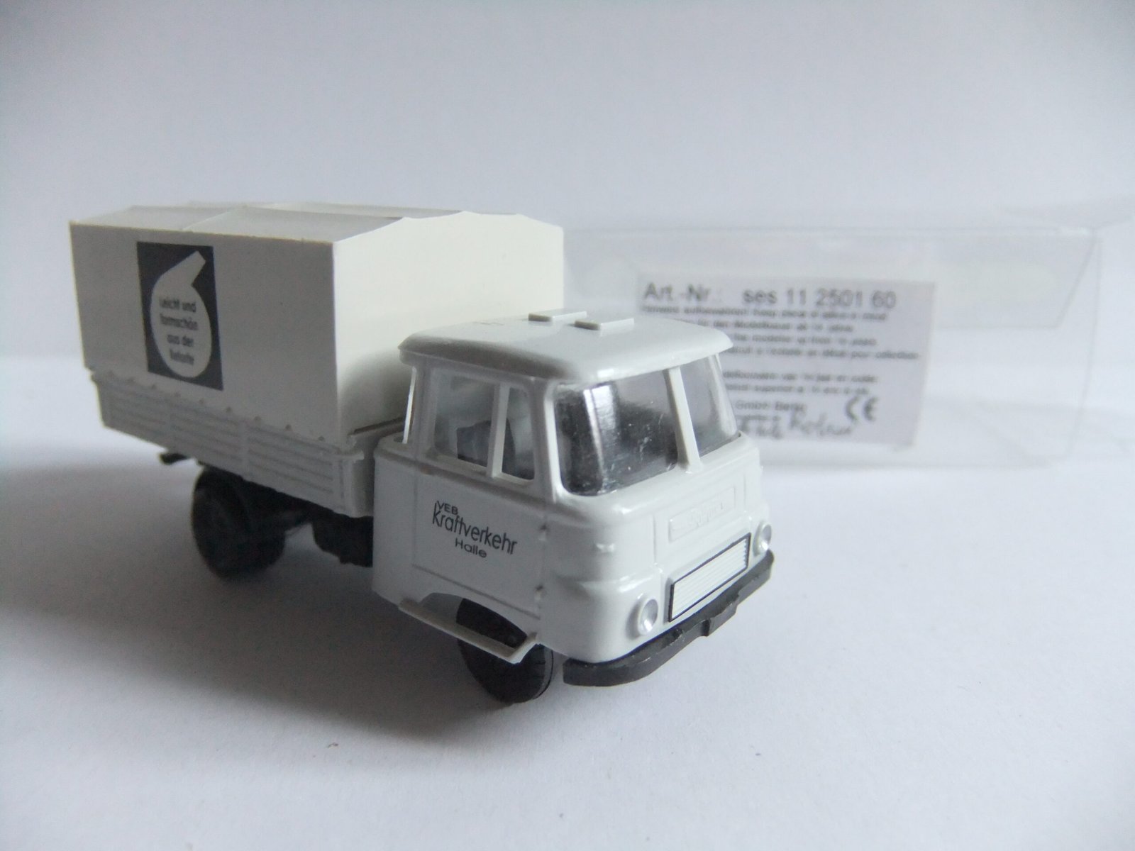 Espewe/SPM HO Robur L3000 Pritsche/Plane "VEB Kraftverkehr Halle"