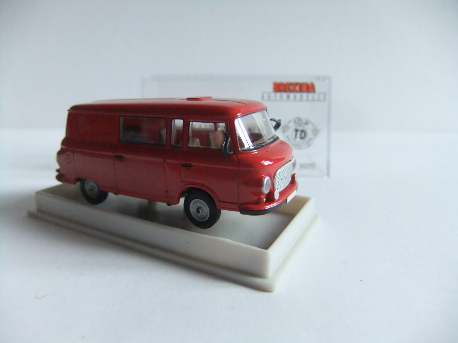 Brekina 30215 HO Barkas B1000 Halbbus – Bild 2
