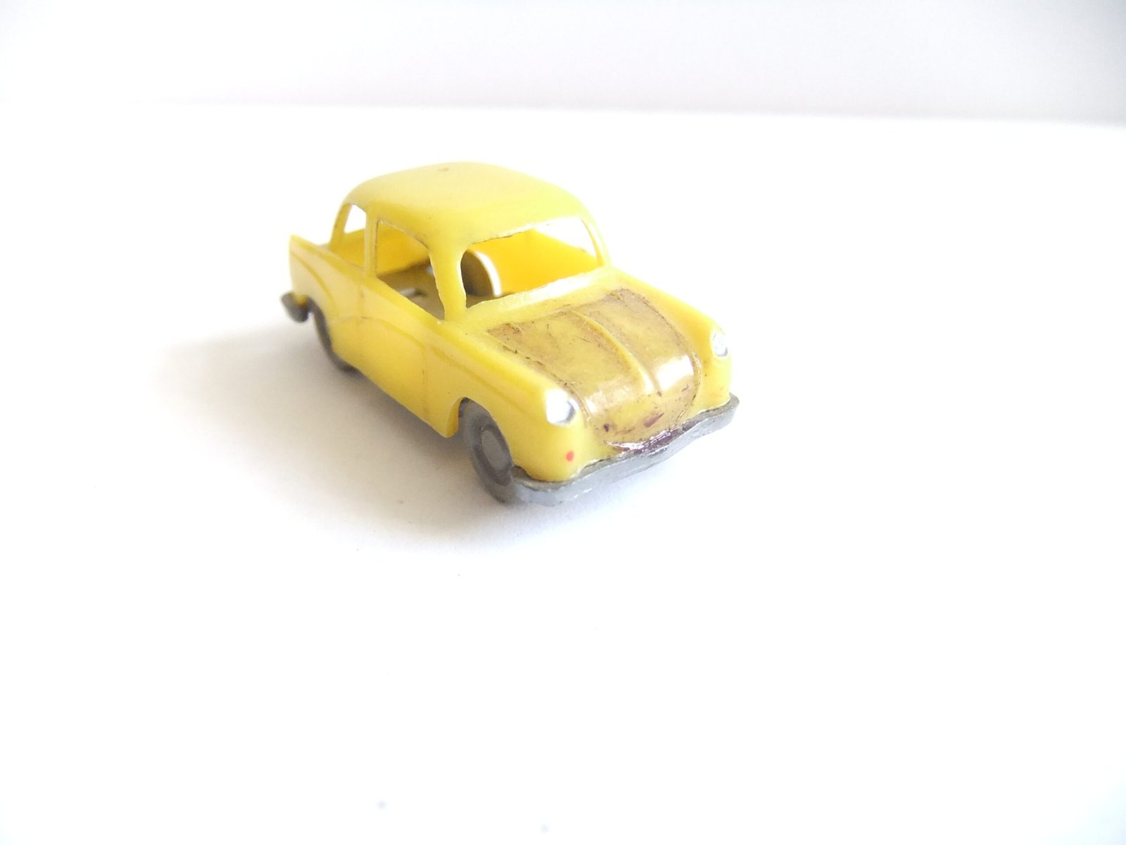 Espewe/Glittenberg HO Trabant 500 gelb – Bild 2