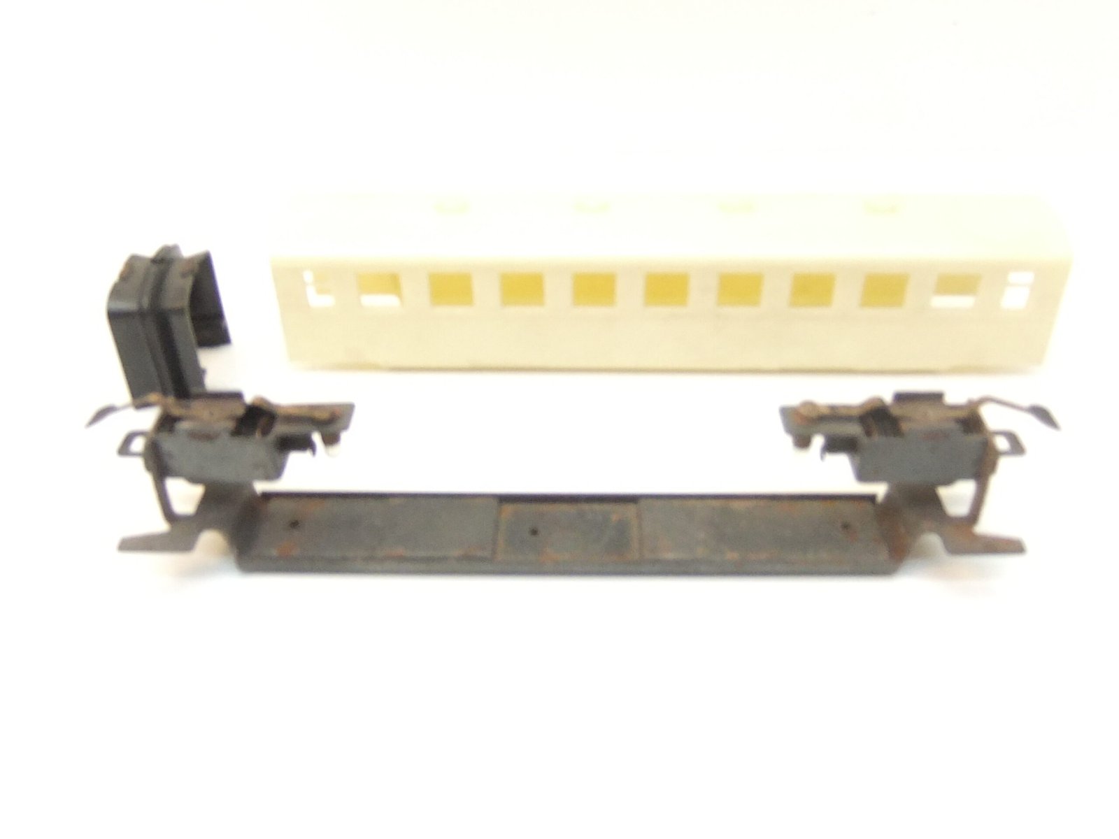 Gützold HO Ersatzteil Rahmen/Gehäuße/Übergang vom 3-teiligen SVT 137 – Bild 2