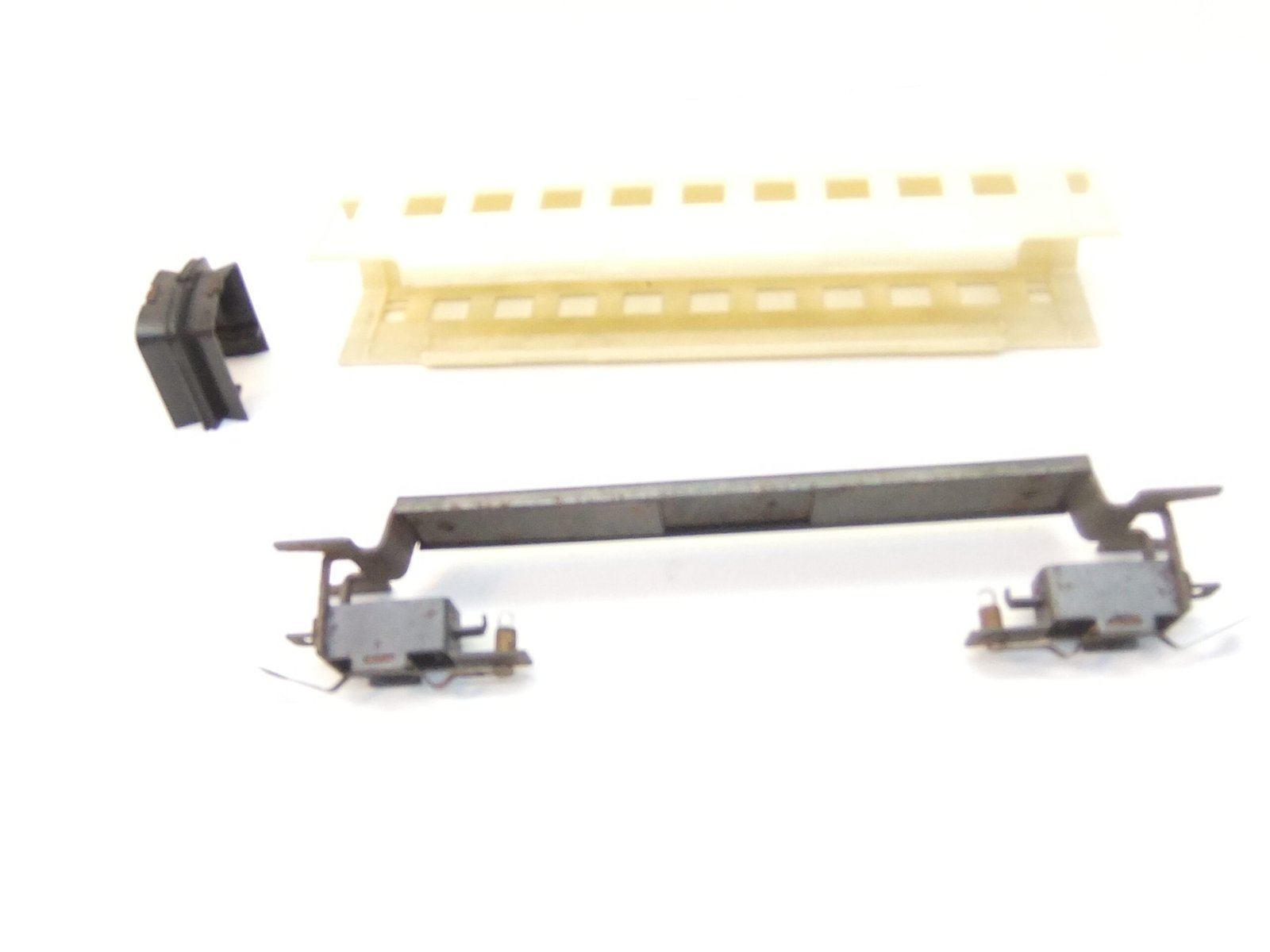 Gützold HO Ersatzteil Rahmen/Gehäuße/Übergang vom 3-teiligen SVT 137 – Bild 3