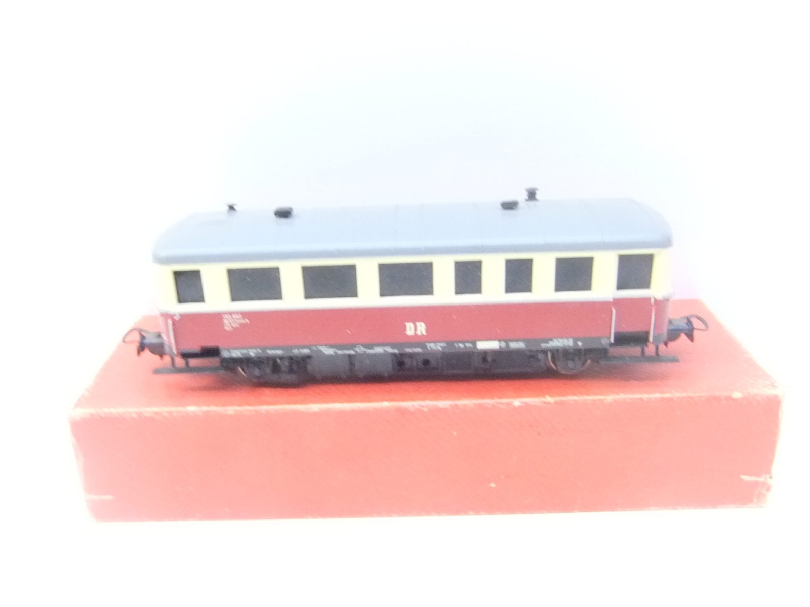 Piko HO 2-achs. Triebwagen VT 135 DR Ep.III – Bild 2