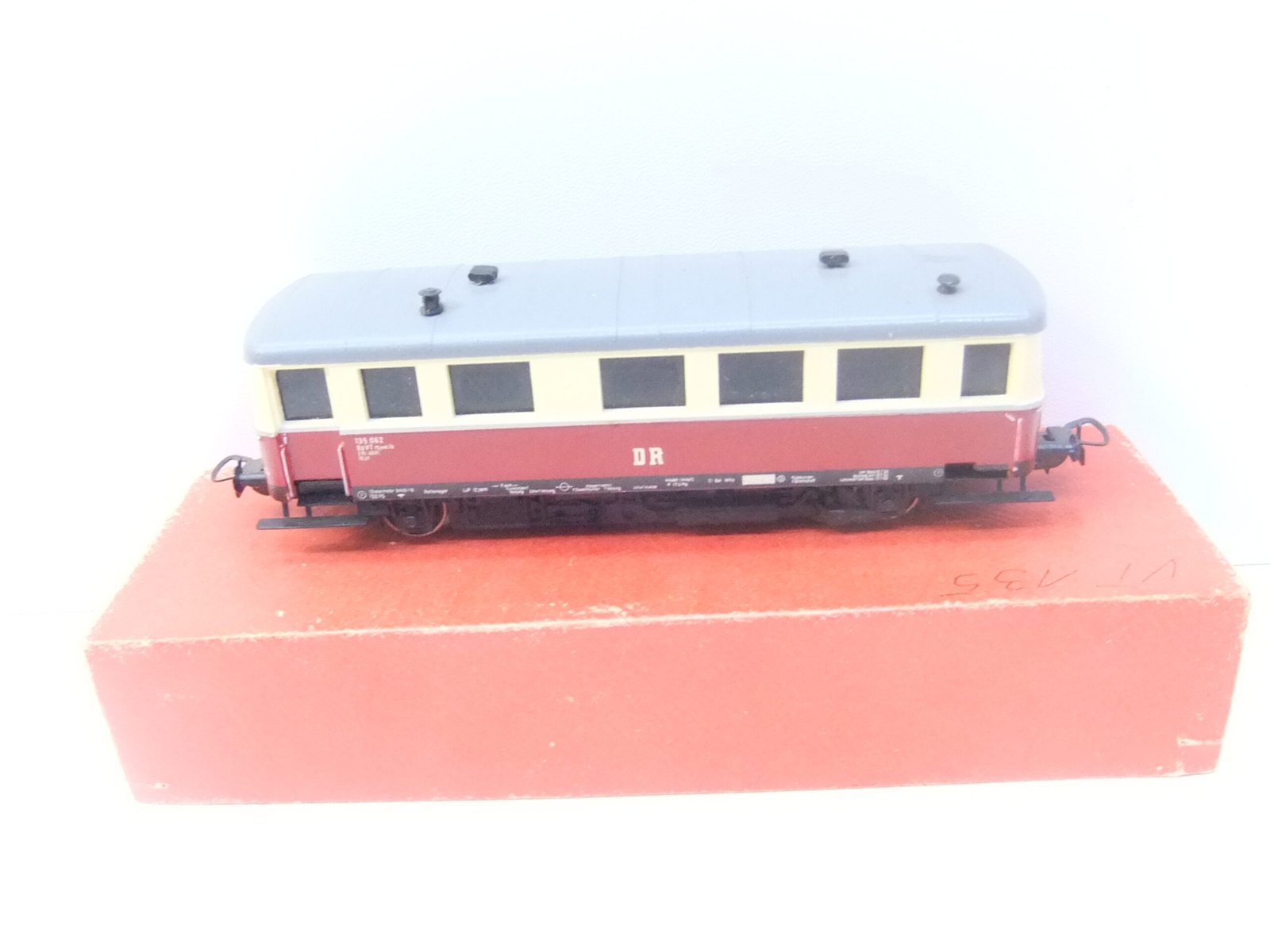 Piko HO 2-achs. Triebwagen VT 135 DR Ep.III