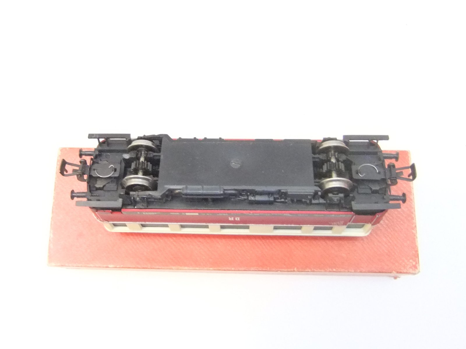 Piko HO 2-achs. Triebwagen VT 135 DR Ep.III – Bild 4