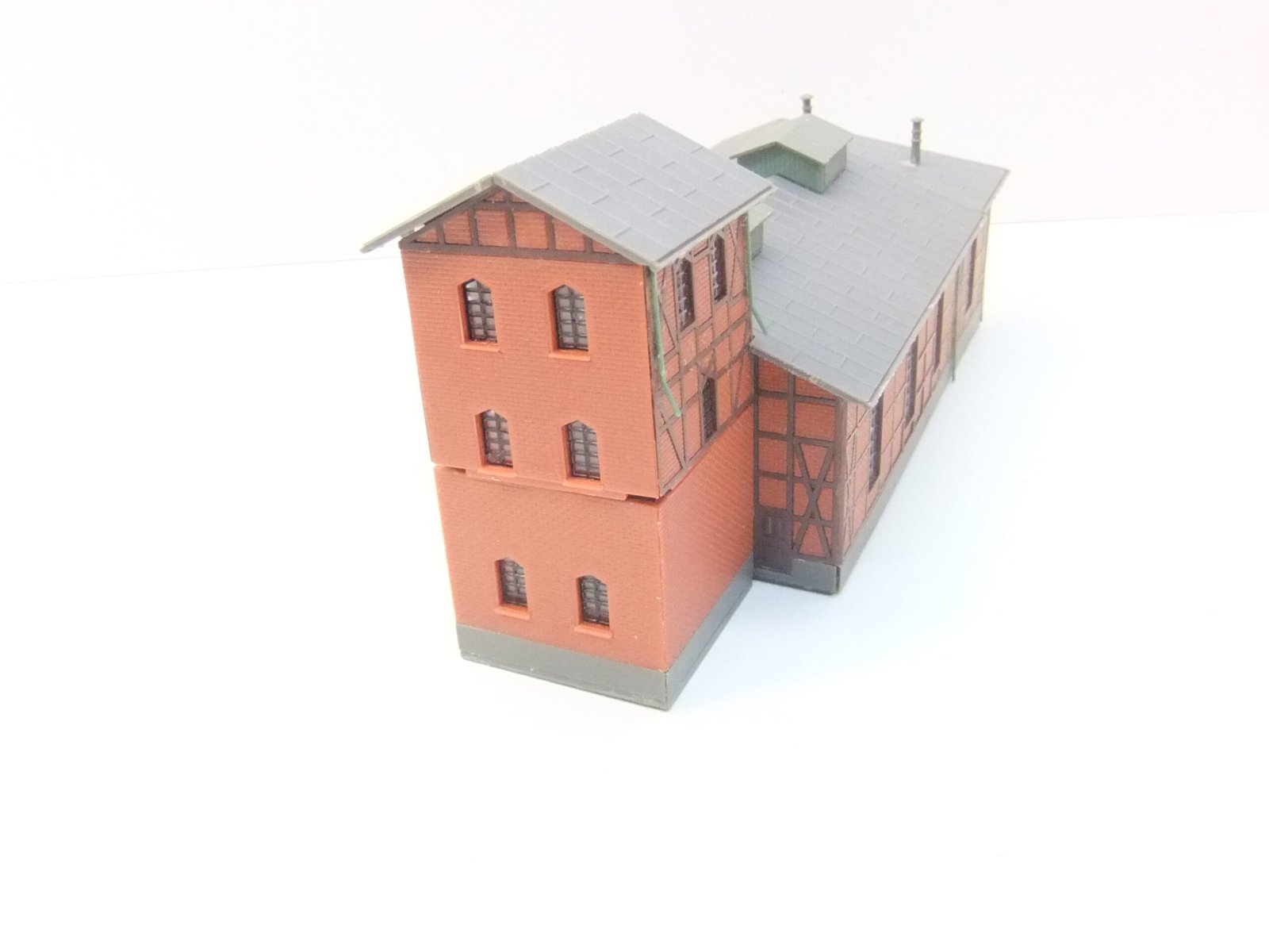 Faller 222136 N-Spur Fertigmodell 2-ständ. Lokschuppen – Bild 3